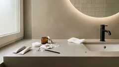 Graue Augenbrauen? So deckst du sie zu Hause sauber und hautschonend ab