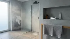 Ein Friseur erklärt, warum die Wassertemperatur beim Haarewaschen so viel ausmacht – und warum der letzte Spülgang oft entscheidet