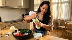 Georgischer Hähnchensalat mit Kräutern: so wird er richtig frisch und cremig