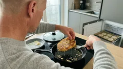 Kartoffelküchlein mit Zwiebeln und Käse: außen knusprig, innen zart